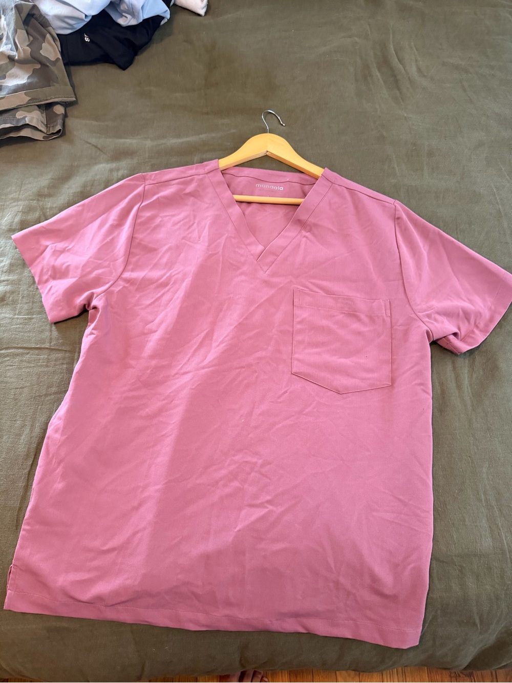 Men's V-Neck Pocket Tee in Dusty Pink by Madewell